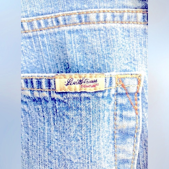 Levi’s Mid Rise Bootcut - Picture 6 of 7